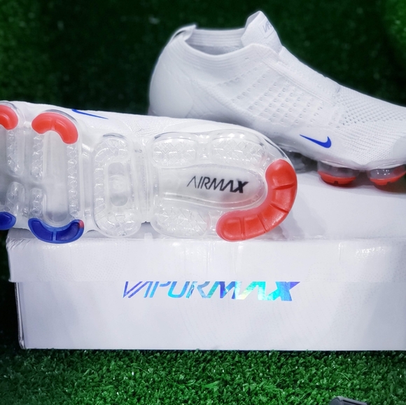 red laceless vapormax